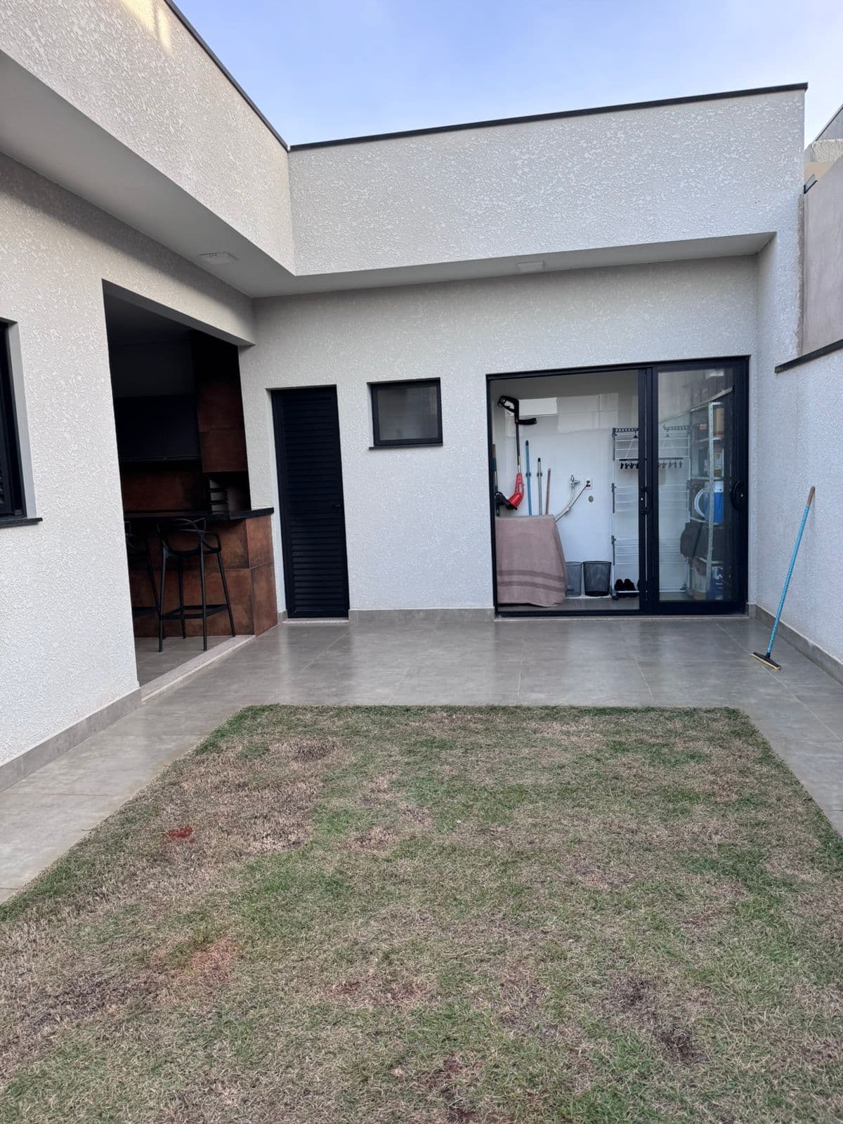 Vista geral do local onde será instalado o pergolado